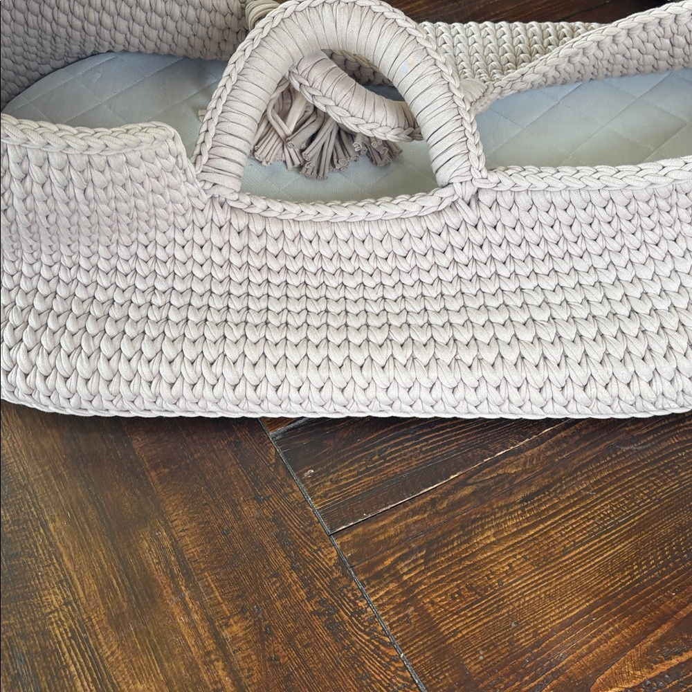 Anzy Moses basket with straight hood - Picture 7 of 7